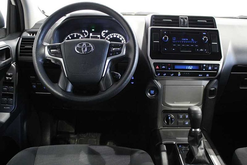Toyota Land Cruiser Standard